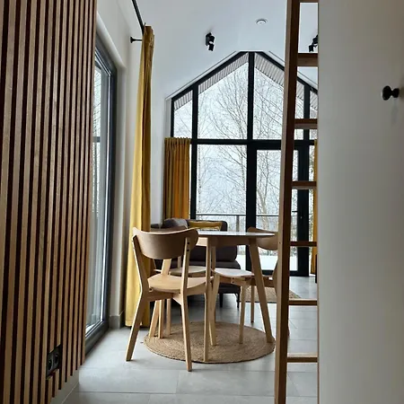 Domki Piwniczna 山林小屋 *